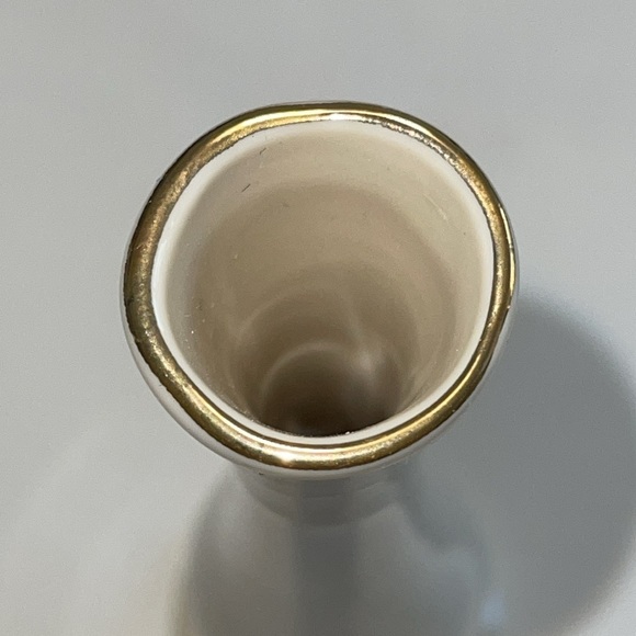 Lenox- dainty collection ceramic vase with gold trim. 7.5” - Picture 3 of 4